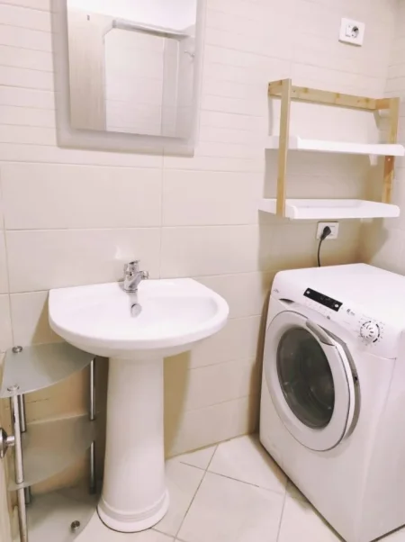 Tirane, jepet me qera apartament 1+1+Ballkon Kati 6, 60 m² 42.000 LEKE