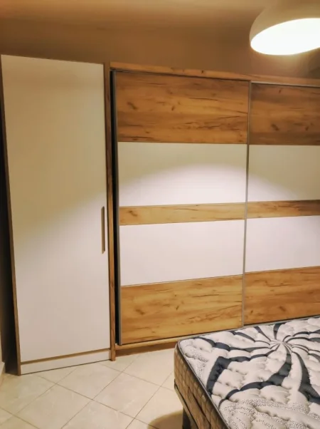 Tirane, jepet me qera apartament 1+1+Ballkon Kati 6, 60 m² 42.000 LEKE