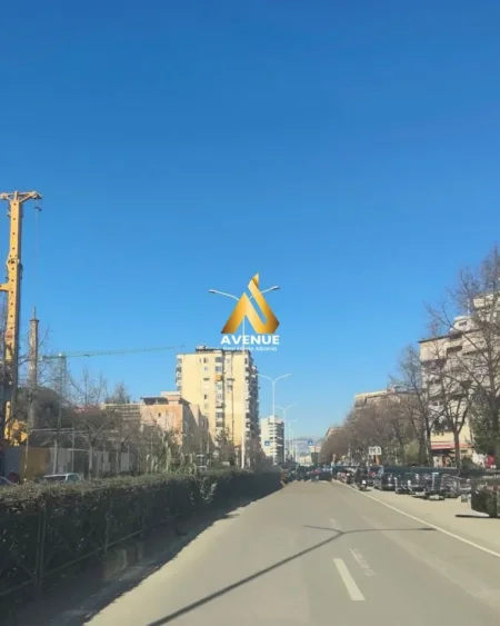 Tirane, shitet ambjent biznesi Kati 1, 100 m² 25.000.000 € (Rruga Muhamet Gjollesha)