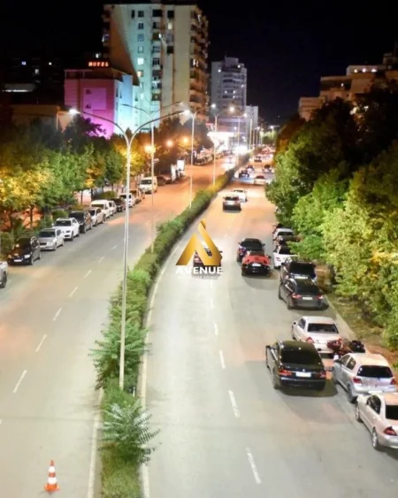 Tirane, shitet ambjent biznesi Kati 1, 100 m² 25.000.000 € (Rruga Muhamet Gjollesha)