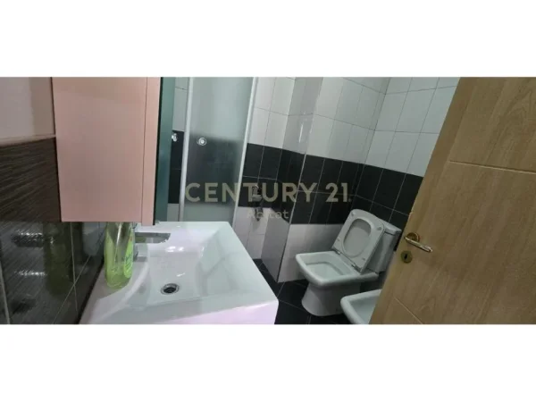 Tirane, jap me qera apartament 2+1 Kati 6, 70 m² 580 € (Ali Demi)