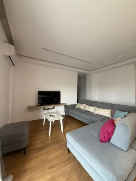 Tirane, jepet me qera apartament 3+1 Kati 2, 120 m² 550 € (Babrru , Rruga Kaci)