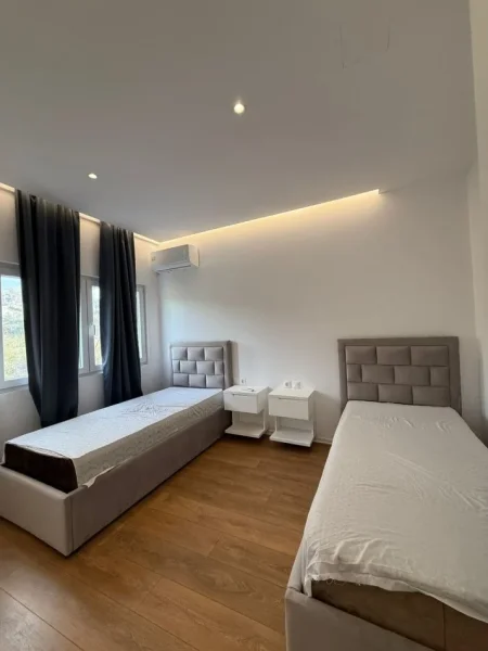 Tirane, jepet me qera apartament 3+1 Kati 2, 120 m² 550 € (Babrru , Rruga Kaci)
