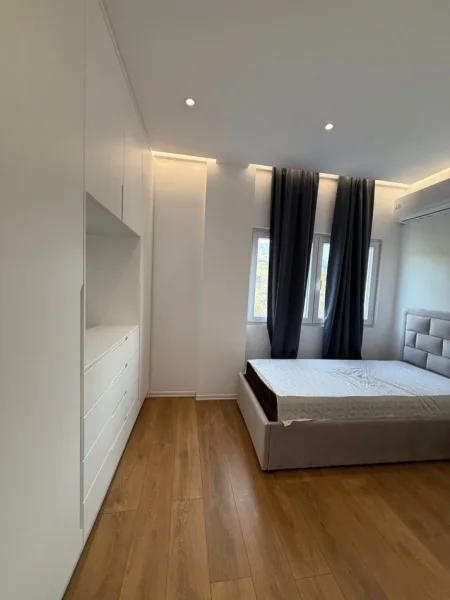 Tirane, jepet me qera apartament 3+1 Kati 2, 120 m² 550 € (Babrru , Rruga Kaci)