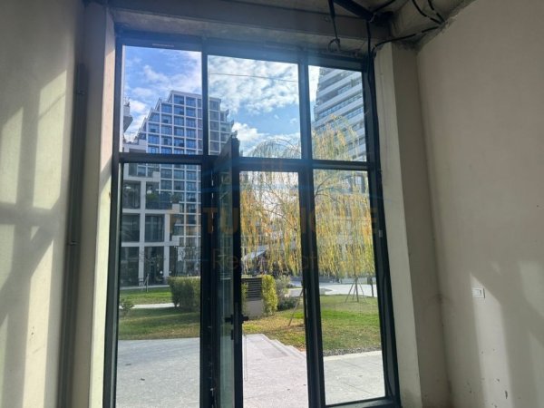 Tirane, jepet me qera ambjent biznesi Kati 0, 82 m² 2.500 € (Lake View Residence)