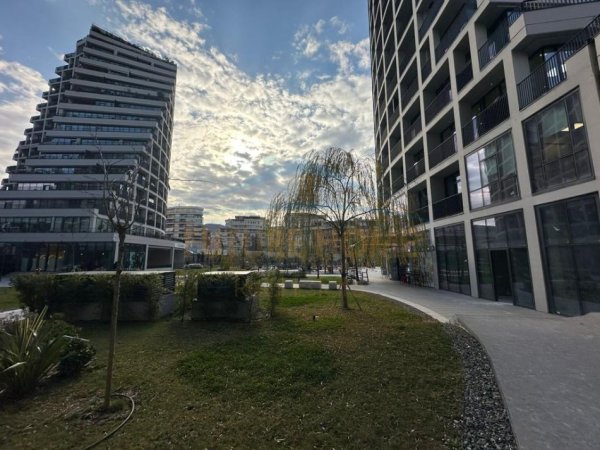 Tirane, jepet me qera ambjent biznesi Kati 0, 82 m² 2.500 € (Lake View Residence)