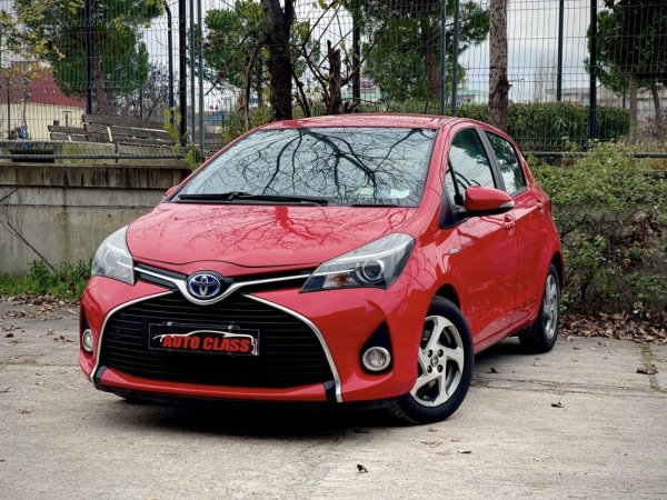 Tirane, shes makine TOYOTA YARIS HYBRID Benzin, e kuqe automatik Klima 159.000 km 8.500 €