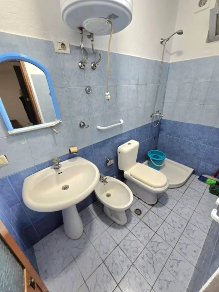 Tirane, jepet me qera apartament 1+1 Kati 2, 60 m² 380 € 