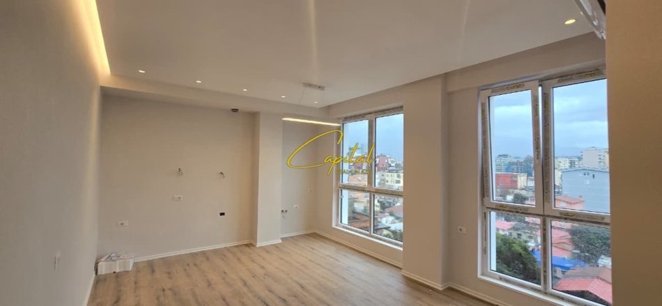Tirane, jepet me qera zyre Kati 6, 60 m² 700 € (KOMUNA E PARISIT)