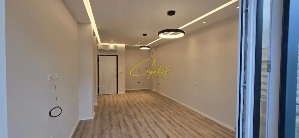 Tirane, jepet me qera zyre Kati 6, 60 m² 700 € (KOMUNA E PARISIT)