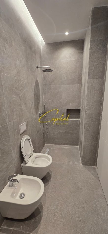 Tirane, jepet me qera zyre Kati 6, 60 m² 700 € (KOMUNA E PARISIT)