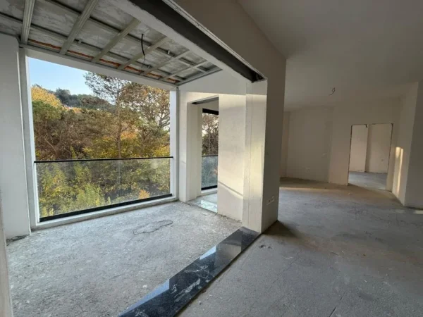 Tirane, shitet apartament 2+1+Ballkon Kati 4, 143 m² 572.800 € (Stadiumi Arena)