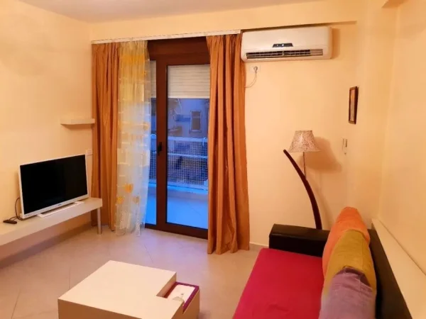 Tirane, jepet me qera apartament 2+1 Kati 4, 94 m² 680 € (rruga e Barrikadave)