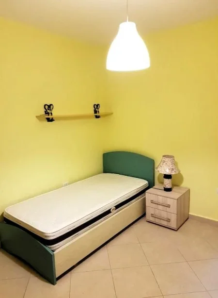 Tirane, jepet me qera apartament 2+1 Kati 4, 94 m² 680 € (rruga e Barrikadave)