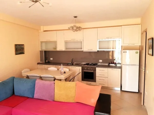 Tirane, jepet me qera apartament 2+1 Kati 4, 94 m² 680 € (rruga e Barrikadave)