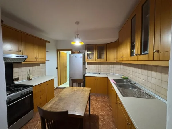 Vlore, jepet me qera apartament 2+1 Kati 4, 90 m² 260 € (Pranë ALSA, Vlorë)