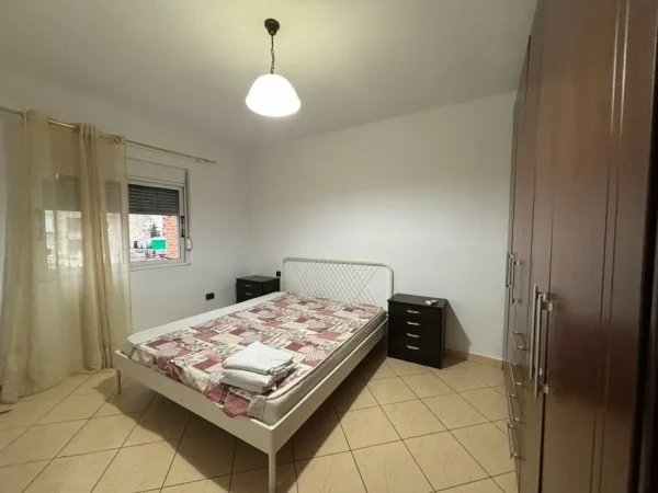 Vlore, jepet me qera apartament 2+1 Kati 4, 90 m² 260 € (Pranë ALSA, Vlorë)