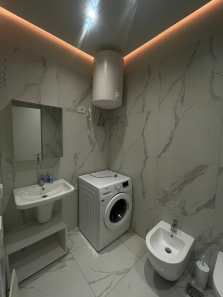 Tirane, jepet me qera apartament 1+1 Kati 4, 800 € (Mine Peza)