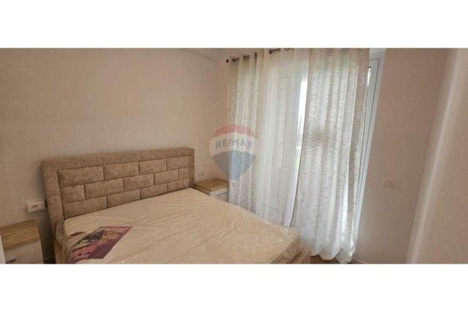 Tirane, jepet me qera apartament 1+1 Kati 0, 450 € (Kompleksi mangalem)