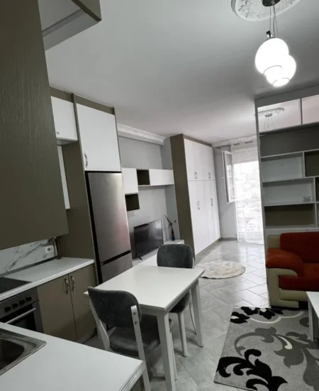 Tirane, jepet me qera garsoniere Kati 5, 40 m² 35.000 leke