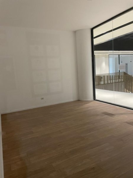 Tirane, jepet me qera ambjent biznesi Kati 2, 38 m² 800 € (zogu i zi)