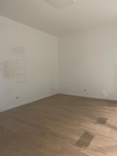Tirane, jepet me qera ambjent biznesi Kati 2, 38 m² 800 € (rruga e durresit)
