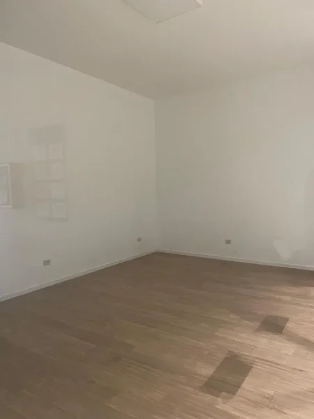 Tirane, jepet me qera ambjent biznesi Kati 2, 38 m² 800 € (rruga e durresit)