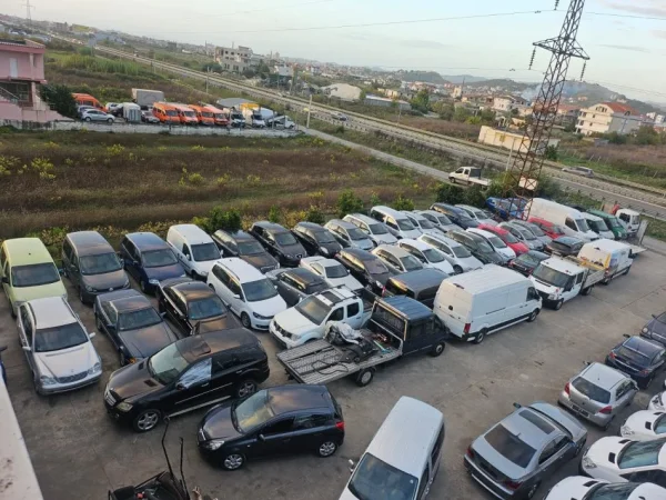 Kavaje, shes Furgona, Kamionçina, Makina