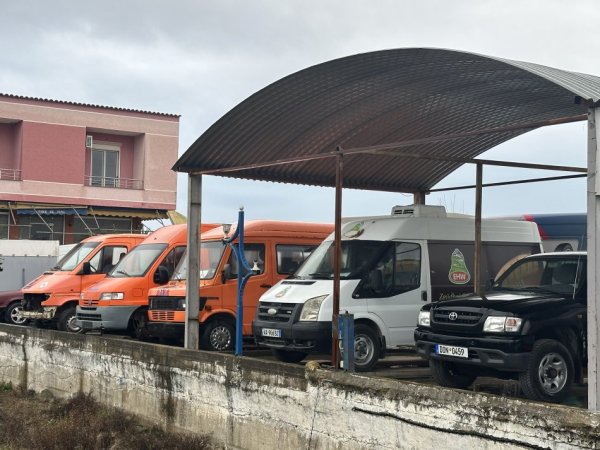 Kavaje, shes Furgona, Kamionçina, Makina