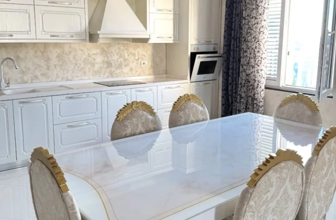 Tirane, jepet me qera apartament 2+1+Aneks+Ballkon Kati 10, 168 m² 800 € (prane karburantit)