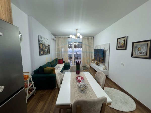 Tirane, shitet apartament 1+1 Kati 5, 65 m² 160.000 € (rruga e dibres)