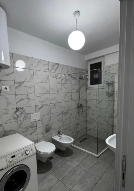 Tirane, jepet me qera garsoniere Kati 5, 40 m² 35.000 leke