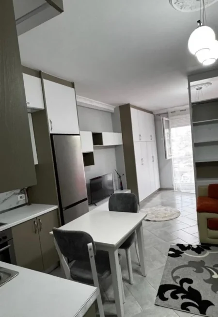 Tirane, jepet me qera garsoniere Kati 5, 40 m² 35.000 leke