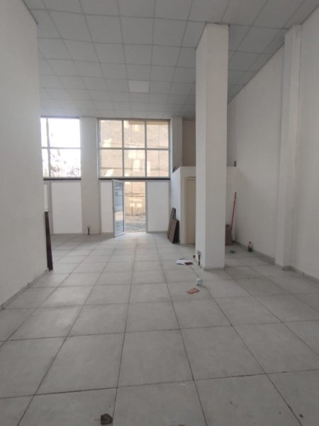Tirane, jepet me qera dyqan Kati 0, 74 m² 1.500 € (OXHAKU)