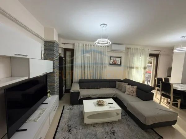 Durres, jepet me qera apartament 1+1 Kati 7, 112 m² 550 € (Qendër, Durrës)