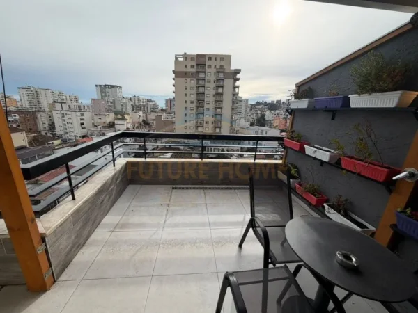 Durres, jepet me qera apartament 1+1 Kati 7, 112 m² 550 € (Qendër, Durrës)