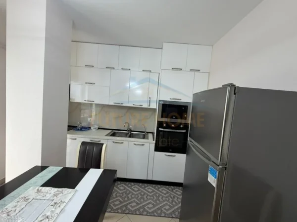 Durres, jepet me qera apartament 1+1 Kati 7, 112 m² 550 € (Qendër, Durrës)