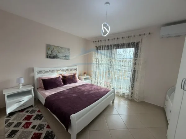 Durres, jepet me qera apartament 1+1 Kati 7, 112 m² 550 € (Qendër, Durrës)