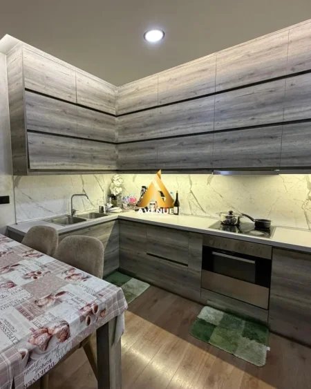 Tirane, shitet apartament 2+1 Kati 2, 100 m² 320.000 € (Komuna Parisit)