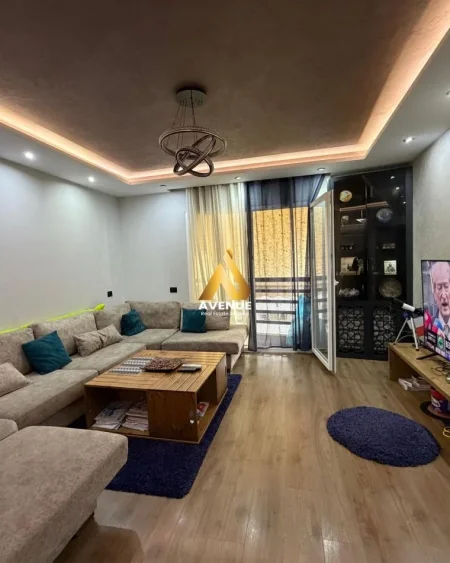 Tirane, shitet apartament 2+1 Kati 2, 100 m² 320.000 € (Komuna Parisit)