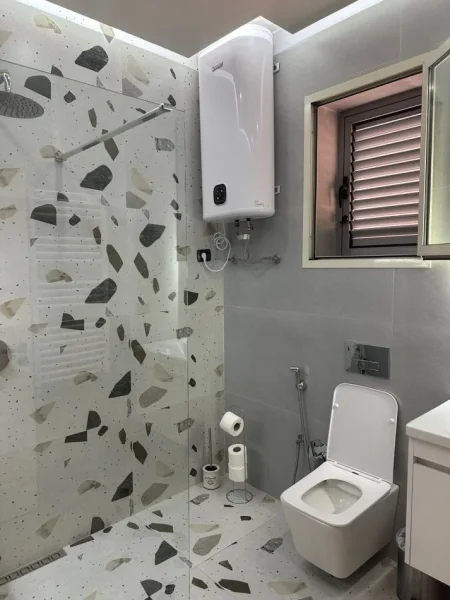 Tirane, jepet me qera apartament 1+1+Ballkon Kati 2, 70 m² 500 € (VASIL SHANTO)