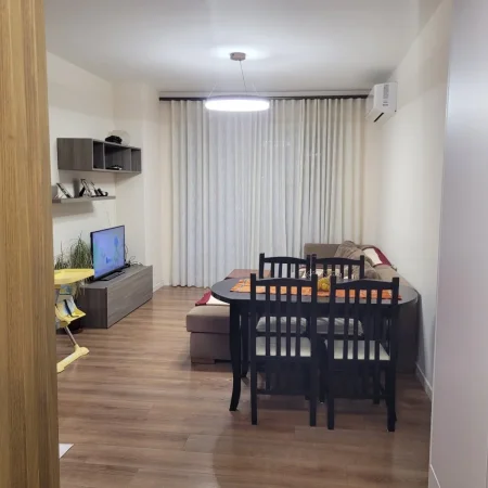 Tirane, jepet me qera apartament 2+1+Ballkon Kati 3, 90 m² 600 € 