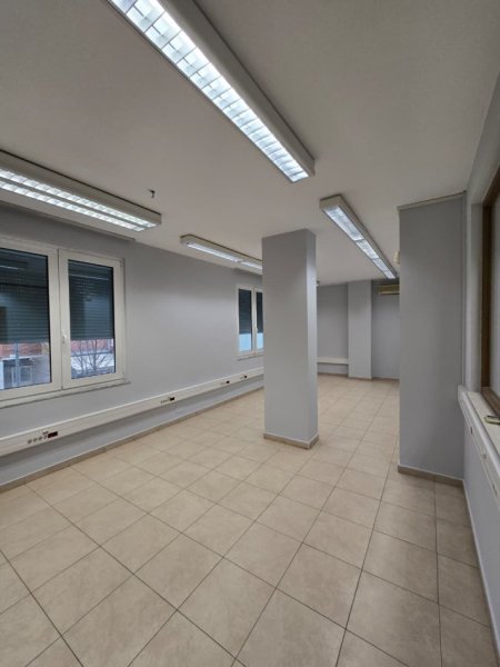 Tirane, jepet me qera zyre , 126 m² 1.200 € 
