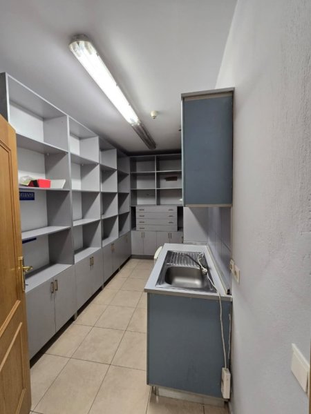 Tirane, jepet me qera zyre , 126 m² 1.200 € 