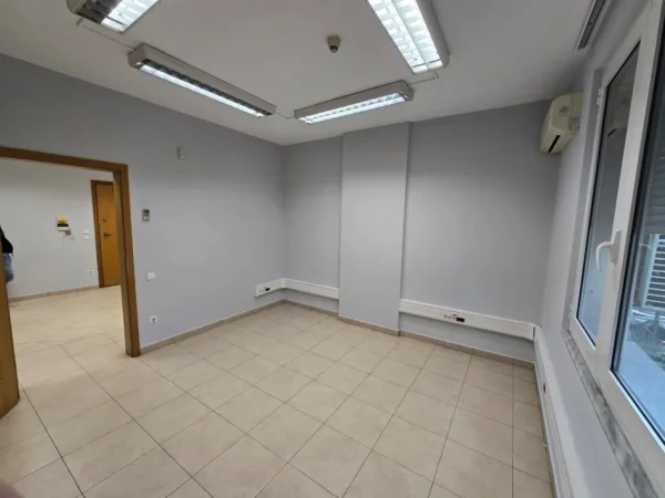 Tirane, jepet me qera zyre , 126 m² 1.200 € 