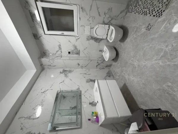 Tirane, jepet me qera zyre Kati 3, 97 m² 950 € (Rruga e Kavajes)