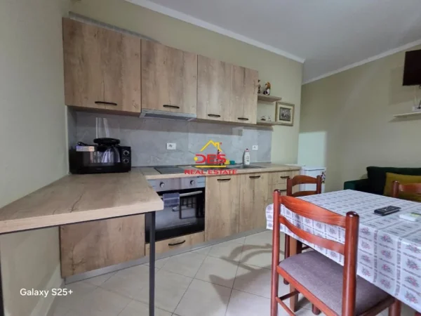 Vlore, jepet me qera garsonier Kati 2, 47 m² 300 € (Rruga Dhimitër Konomi)