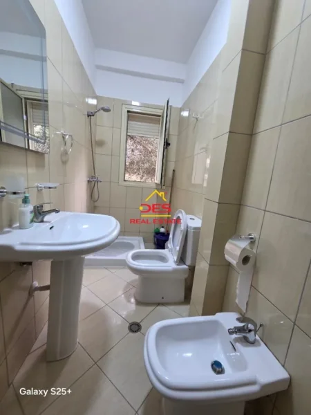 Vlore, jepet me qera garsonier Kati 2, 47 m² 300 € (Rruga Dhimitër Konomi)