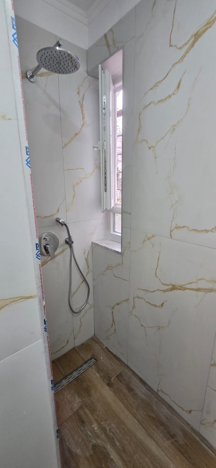 Tirane, shitet apartament 1+1+Ballkon Kati 1, 57 m² 137.000 € (Rruga Ali Demi)