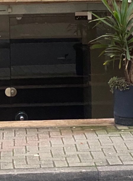 Tirane, jepet me qera dyqan Kati 0, 20 m² 600 € (BLLOKU)